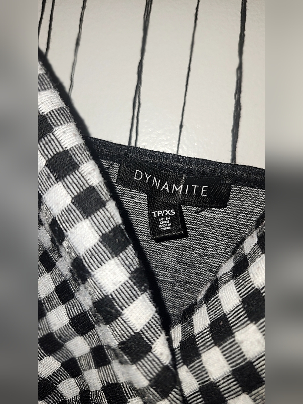 ✨️Dynamite Black & White Gingham V‑Neck Crop Top✨️ - Picture 2 of 3